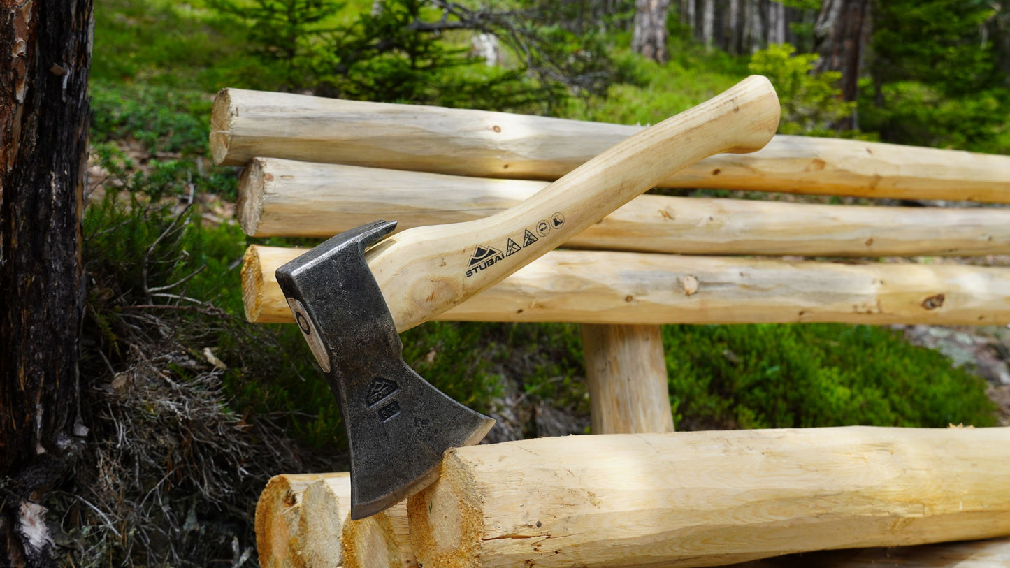 STUBAI Handbeil Nature 800 g | Eschenstiel 380 mm | kleines Forstbeil zum Hacken & Spalten | mit Nagelzieher | geschmiedeter Axtkopf, polierte Schneide | Bushcraft, Camping, Waldarbeit | Made in Austria