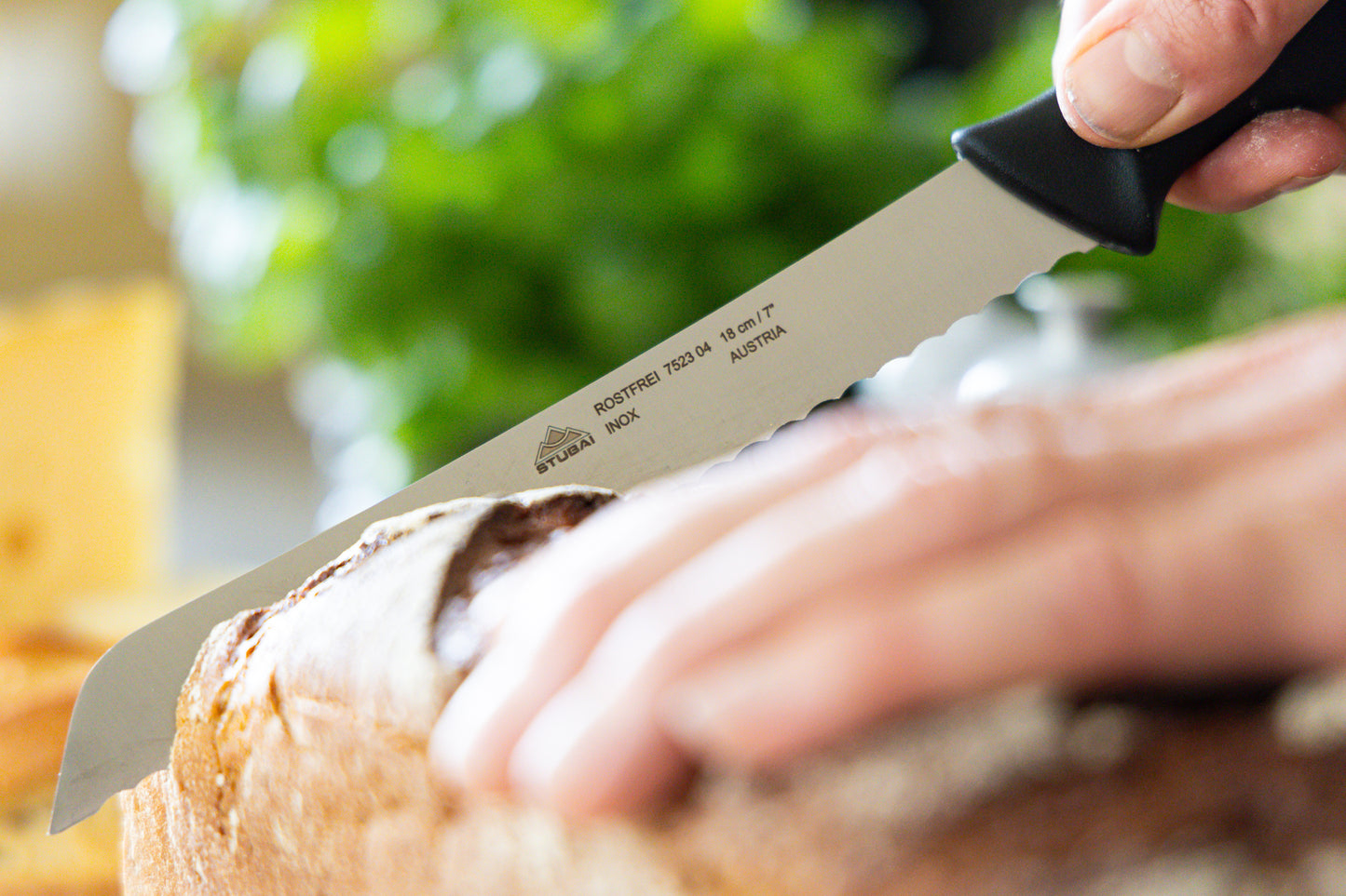 STUBAI hochwertiges Brotmesser | 180 mm | Brotsäge mit Wellenschliff Lady Line aus Edelstahl für müheloses Schneiden von Brot, Kuchen & Backwaren, rostfrei, spülmaschinenfest