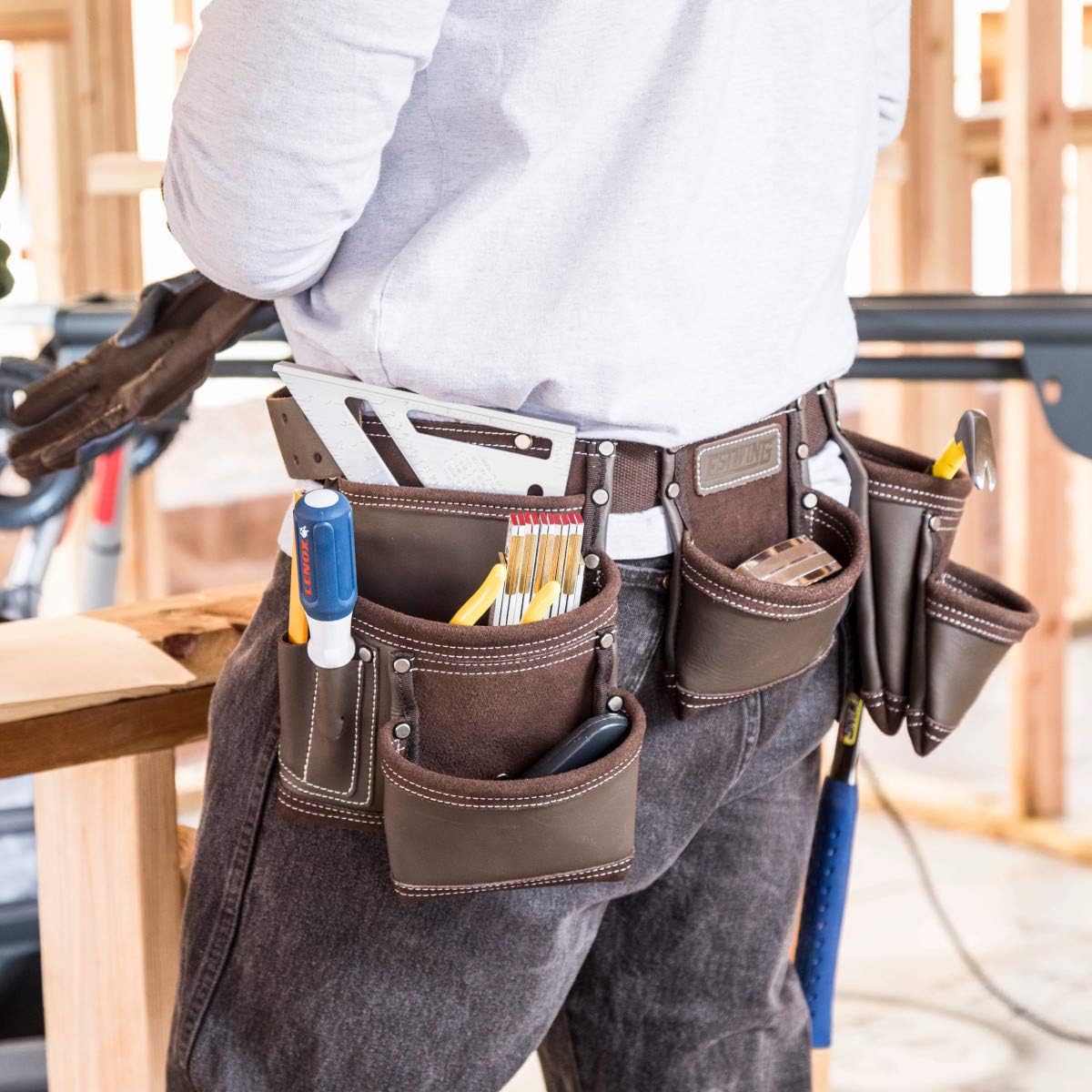 Estwing 94744 Werkzeugschürze aus 100% Rindsleder mit 7 Taschen, 2 Werkzeugschlaufen und Hammerhalter, genietete Verstärkungen, Stahl-Doppelzungenschnalle, passend für 76–132 cm Taillenumfang robustes