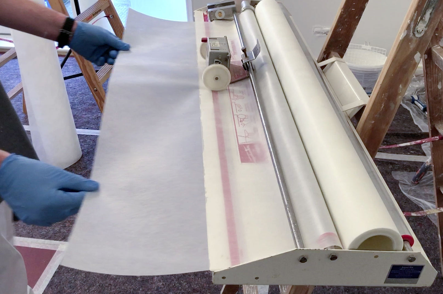 LEINOS Anstrichvlies 50 m – Vliesarmierung für LEINOS Silikat-Hybridfarbe 694, zur rissüberbrückenden Wandbeschichtung im Innenbereich, einfache Verarbeitung, nahtloses Ergebnis, Profi