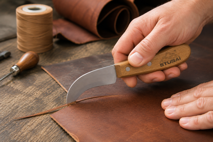 STUBAI Ledermesser 100 mm – gebogene Klinge aus gehärtetem Stahl, scharf & robust – Holzgriff, ideal für Leder, Teppich, Dachpappe, Outdoor & Gartenarbeiten