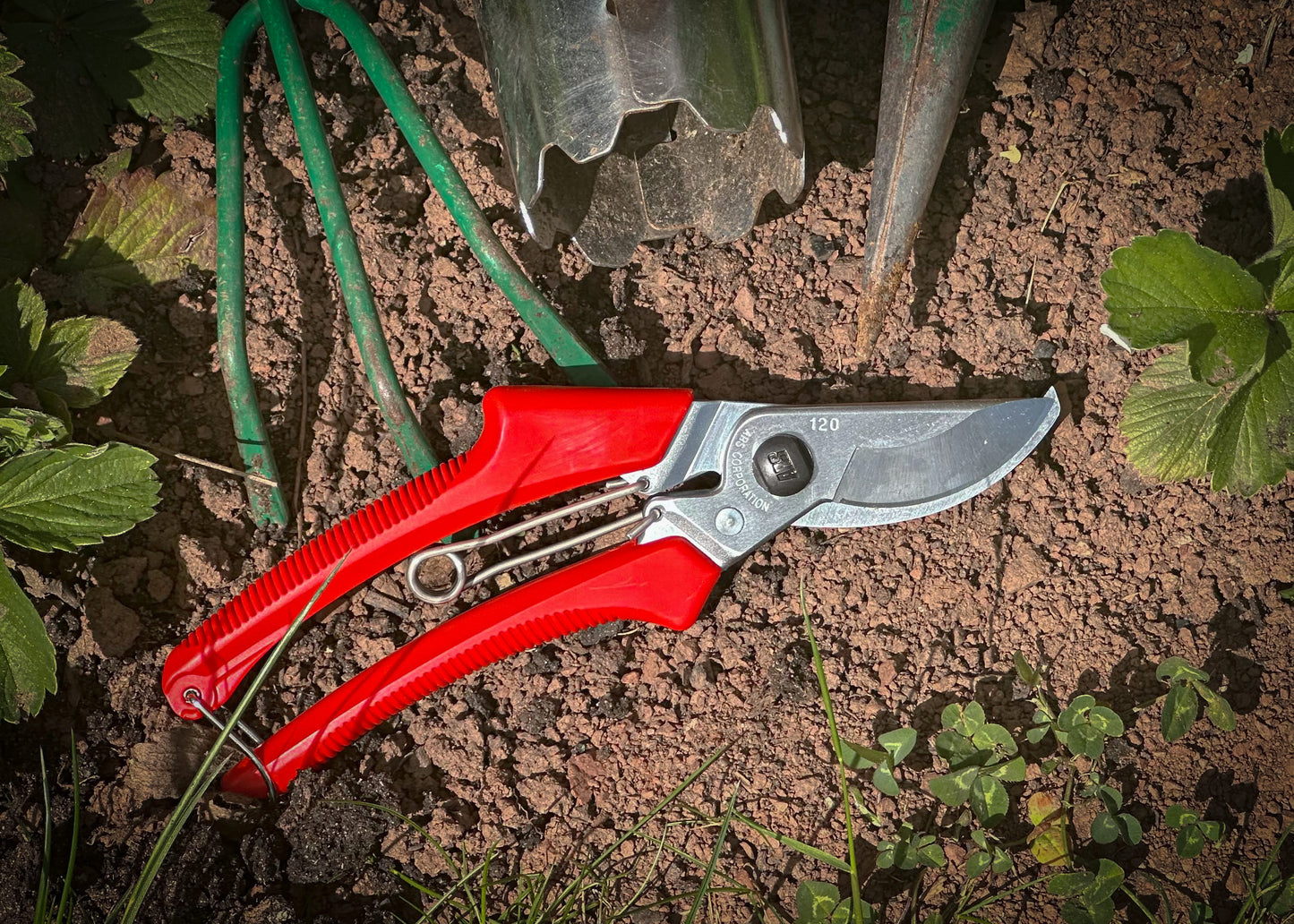 Cut360 Kleine Gartenschere, Rosenschere für Zweigdurchmesser bis Ø 22 mm, Kleine Gartenschere perfekt ausbalanciert