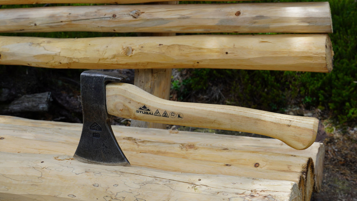 STUBAI Handbeil Nature 800 g | Eschenstiel 380 mm | kleines Forstbeil zum Hacken & Spalten | mit Nagelzieher | geschmiedeter Axtkopf, polierte Schneide | Bushcraft, Camping, Waldarbeit | Made in Austria