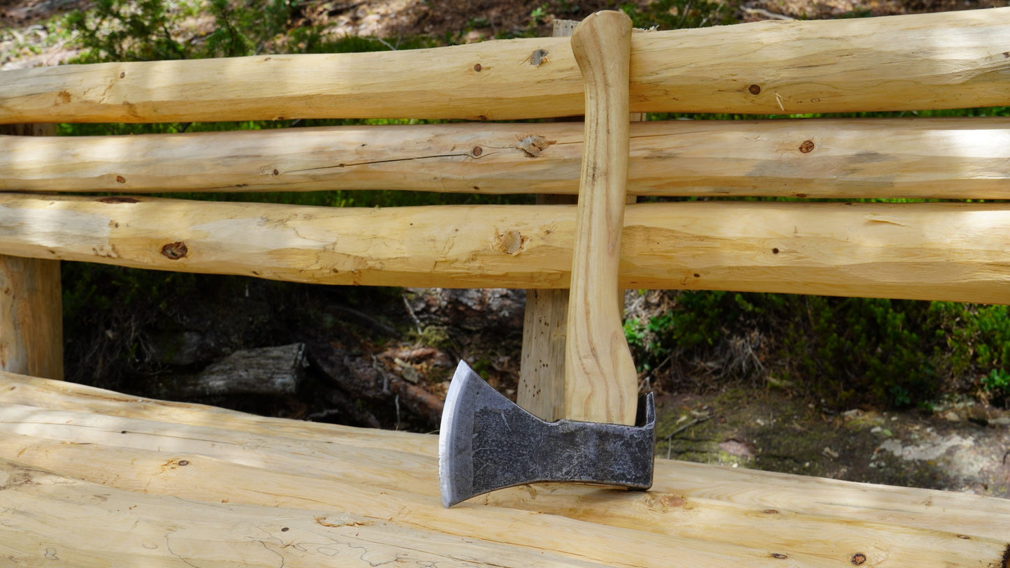 STUBAI Handbeil Nature 800 g | Eschenstiel 380 mm | kleines Forstbeil zum Hacken & Spalten | mit Nagelzieher | geschmiedeter Axtkopf, polierte Schneide | Bushcraft, Camping, Waldarbeit | Made in Austria