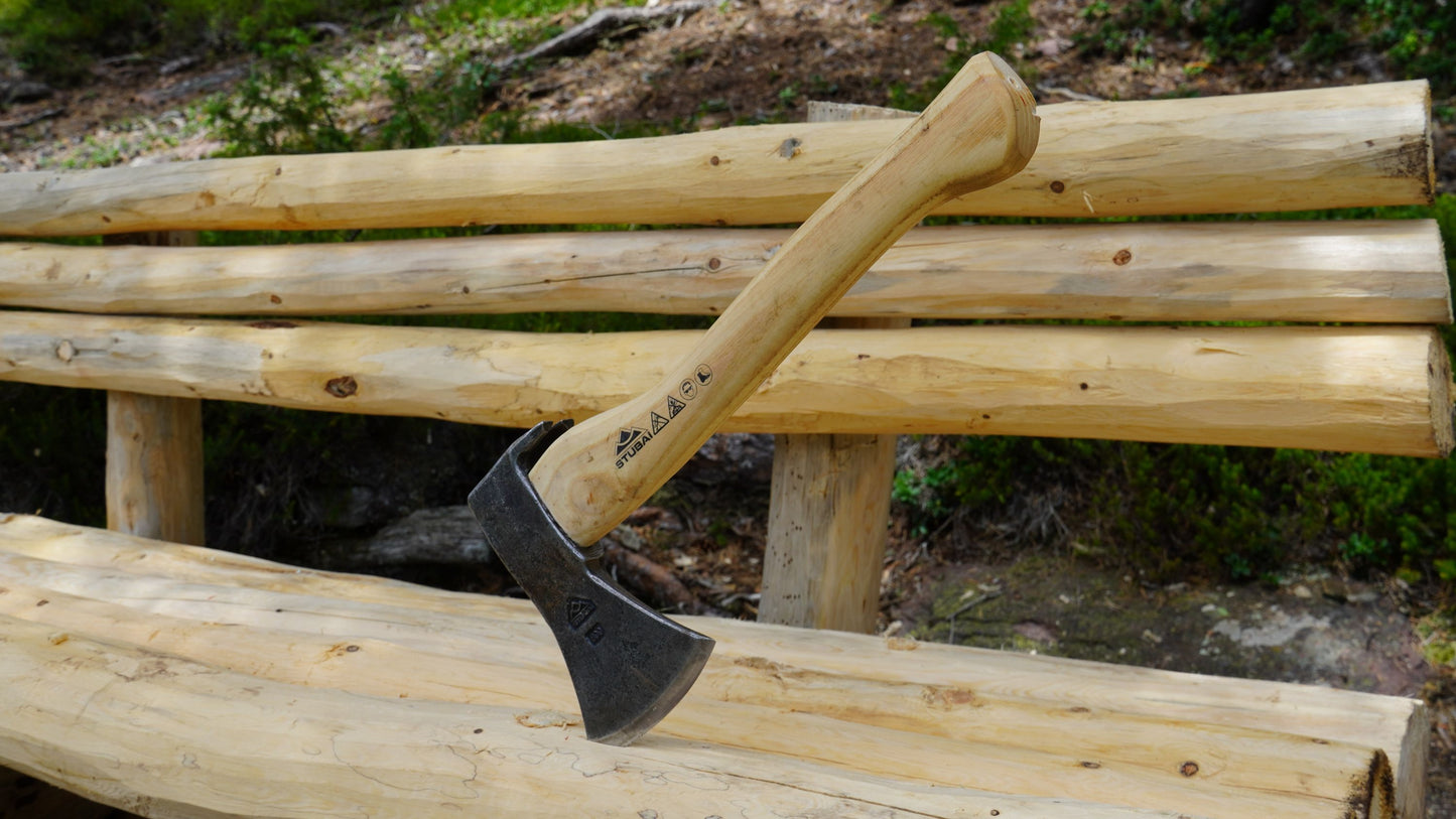 STUBAI Handbeil Nature 800 g | Eschenstiel 380 mm | kleines Forstbeil zum Hacken & Spalten | mit Nagelzieher | geschmiedeter Axtkopf, polierte Schneide | Bushcraft, Camping, Waldarbeit | Made in Austria