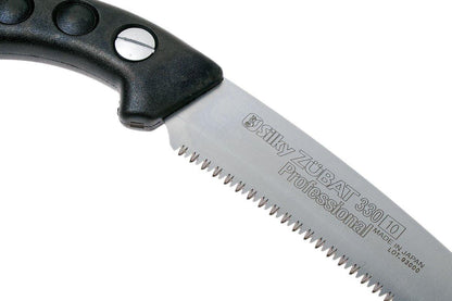 SILKY- Handsäge Zübat Professional 330 mm: gebogenes Japansägeblatt mit Mirai-Me Verzahnung (10 Zähne/30 mm) und induktiv gehärteten Zähnen – hohe Standzeit, ideal für hartes Holz.
