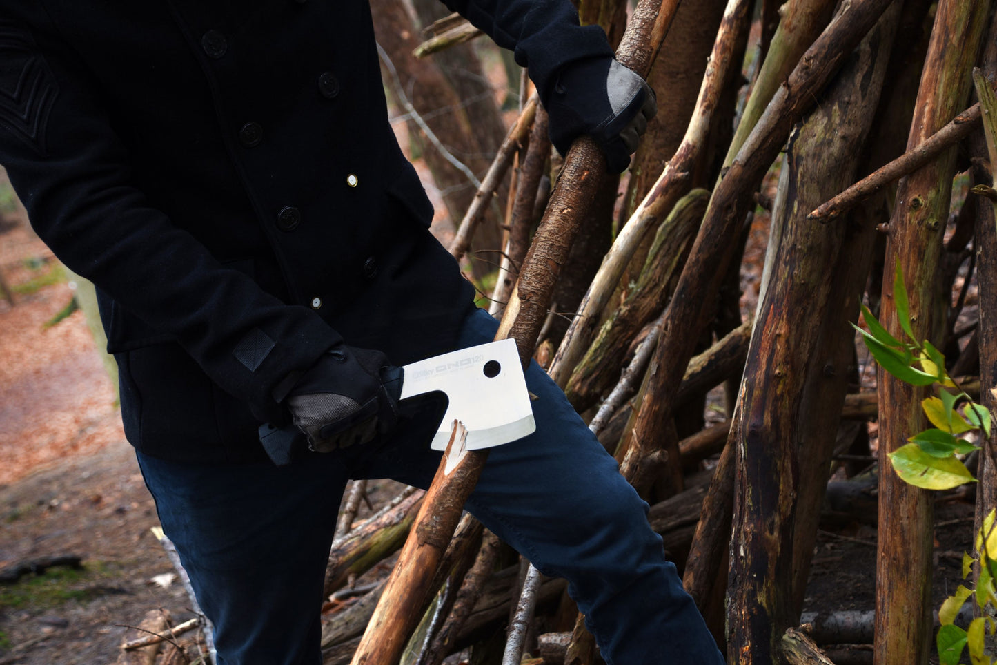 Ono Axt – Japanische Camping-Axt mit ergonomischem Antirutschgriff & 18 cm Blatt aus Spezialstahl | Ideal für Äste & Outdoor | Inkl. Hülle mit Gürtelschlaufe & Aufhängeöse | Austauschbares Blatt