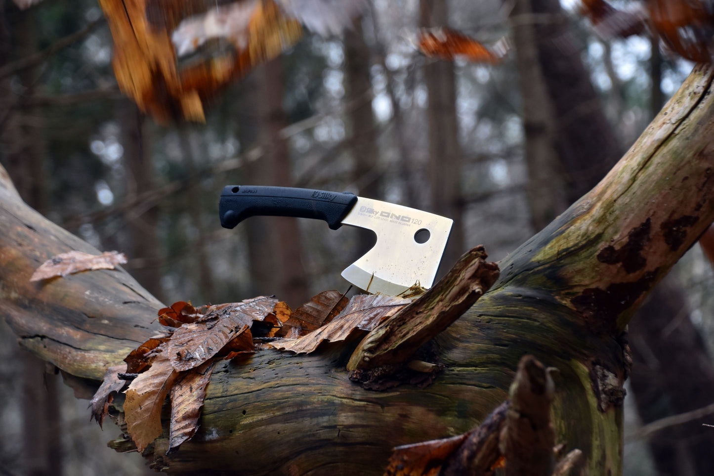 Ono Axt – Japanische Camping-Axt mit ergonomischem Antirutschgriff & 18 cm Blatt aus Spezialstahl | Ideal für Äste & Outdoor | Inkl. Hülle mit Gürtelschlaufe & Aufhängeöse | Austauschbares Blatt