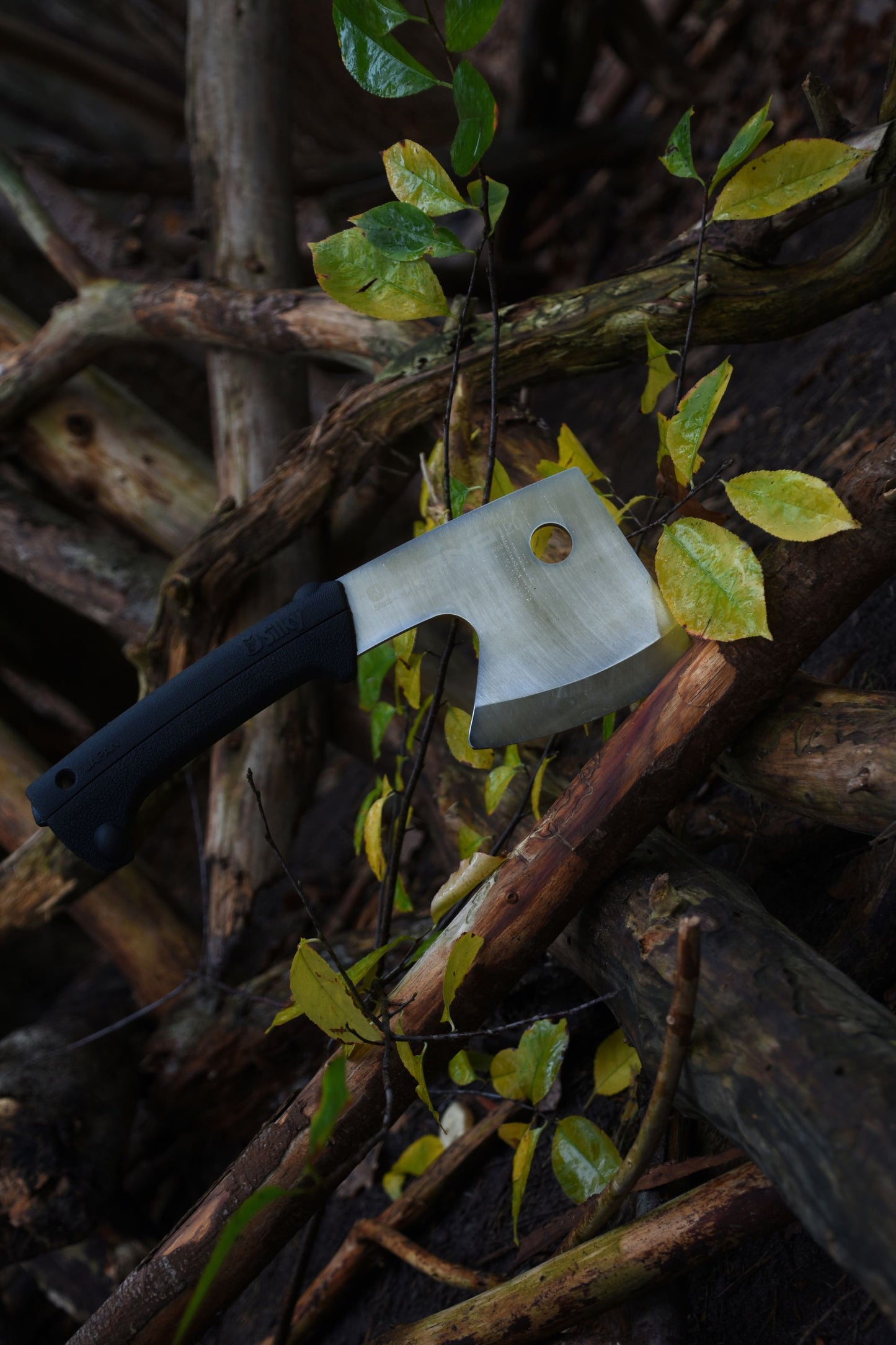 Ono Axt – Japanische Camping-Axt mit ergonomischem Antirutschgriff & 18 cm Blatt aus Spezialstahl | Ideal für Äste & Outdoor | Inkl. Hülle mit Gürtelschlaufe & Aufhängeöse | Austauschbares Blatt