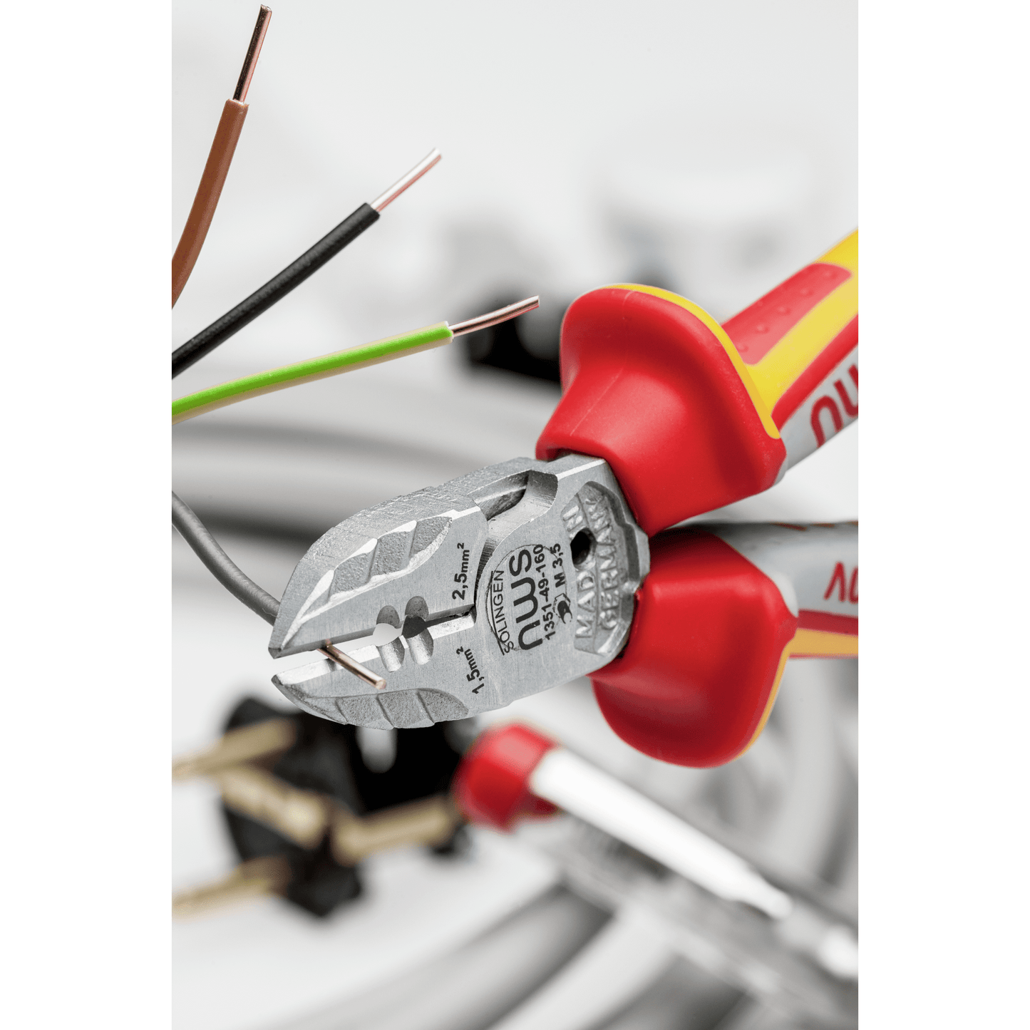 NWS  VDE Elektriker-Seitenschneider 190m | 4 Funktionen: Schneiden - Abisolieren - Verpressen - Biegen | Schneiden zusätzlich induktiv gehärtet