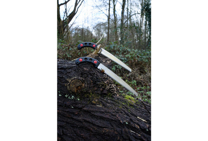 Silky Gomtaro 240 mm Handsäge mit geradem Blatt 8 Zähne je 30 mm aus Premium Japanstahl nickelbeschichtet für präzise Schnitte in frischem Holz inkl sicherem Köcher und Gummigriff