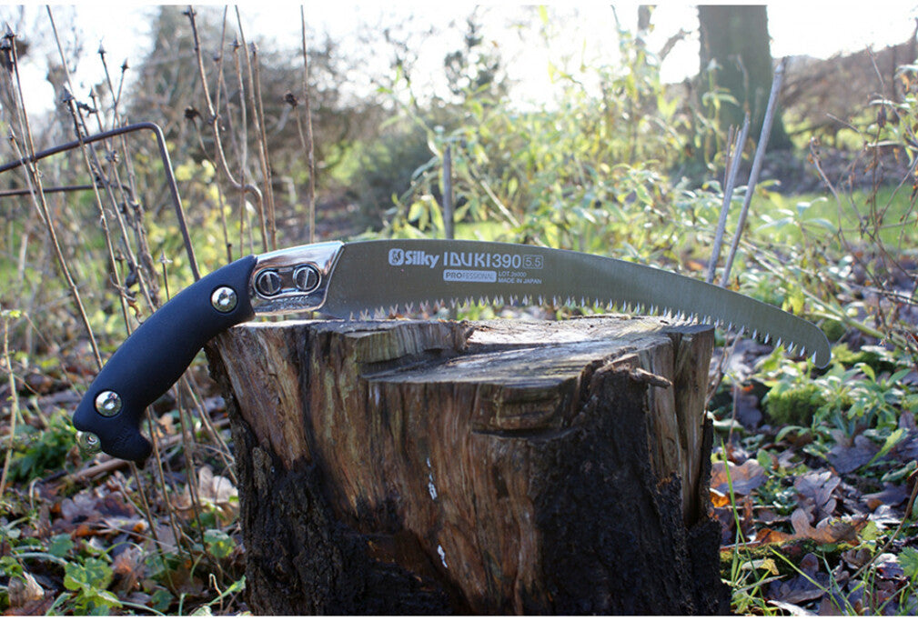 Silky Ibiku Profi-Handsäge: 390 mm aggressiv gebogenes Hayauchi-Hochleistungsblatt mit Mirai-Me Verzahnung (5,5 Zähne/30 mm), nachschärfbar, extrem schnelle, saubere Schnitte bei minimalem Kraftaufwand!